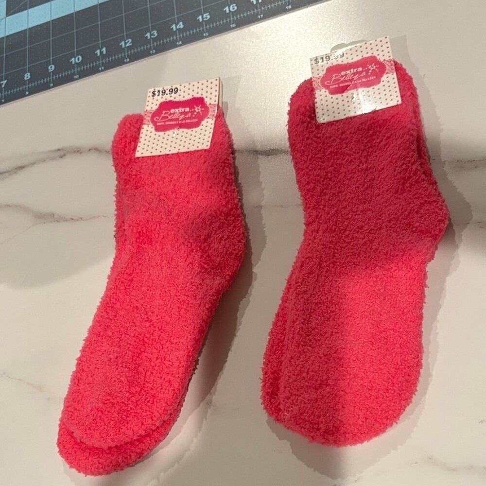 Lot of 2 Cozy Pink Fuzzy Socks 2 pairs NWT Extra Belleza. Women's size 6 to 10.